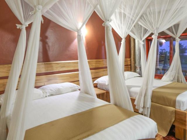 PAKUBA SAFARI LODGE