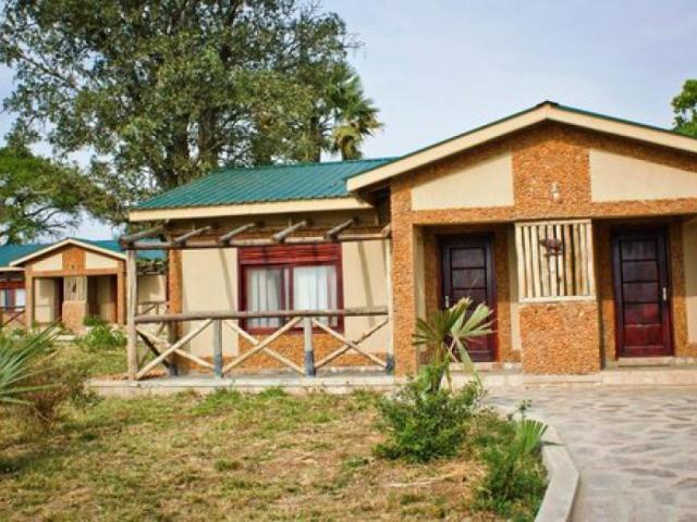 PAKUBA SAFARI LODGE