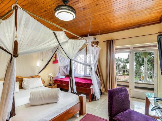 2 FRIENDS BEACH HOTEL