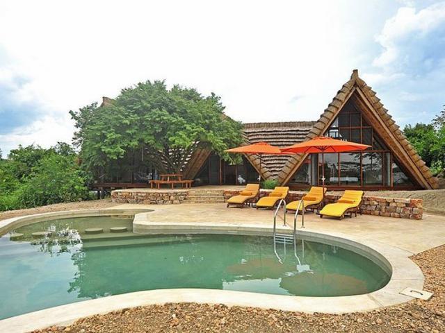 NILE SAFARI LODGE