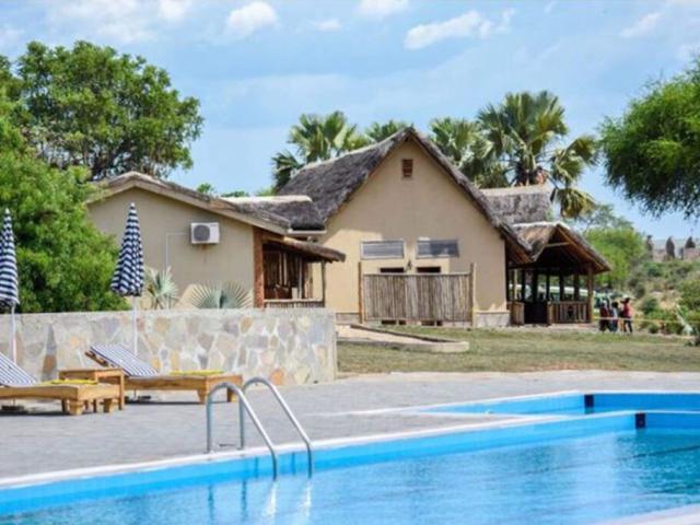 PAKUBA SAFARI LODGE
